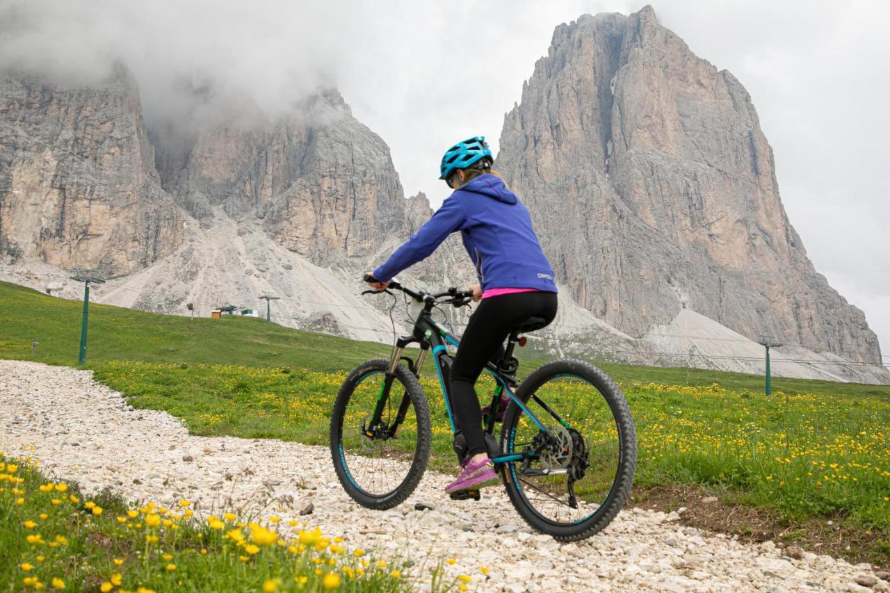 ホテル Rifugio Salei カナツェーイ エクステリア 写真